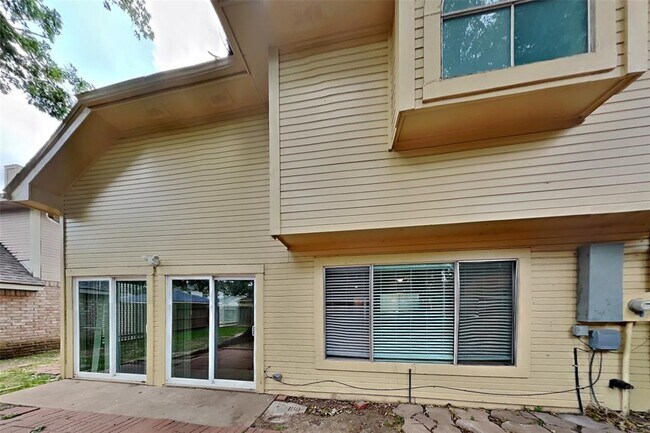Building Photo - 4726 Green Trail Dr