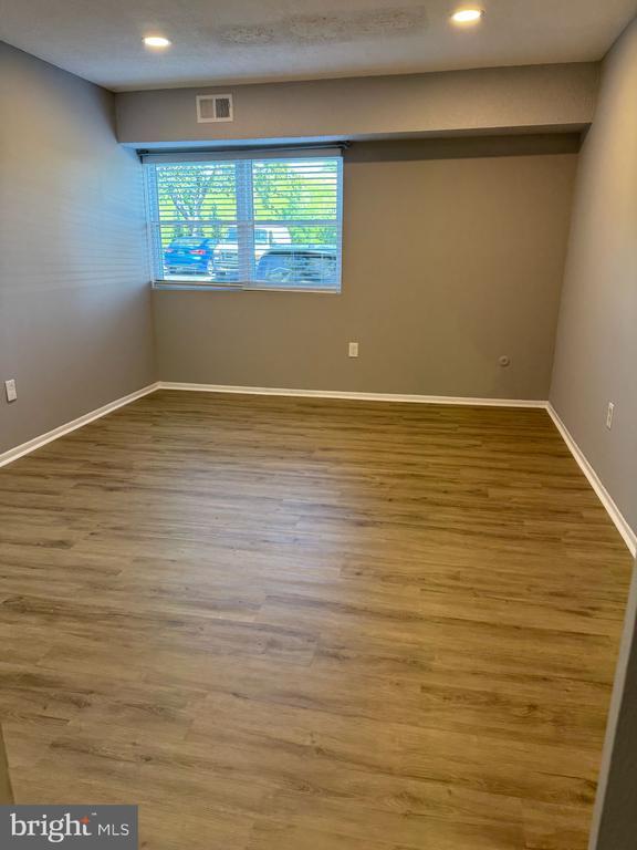 Building Photo - 319 Meadowview Ln