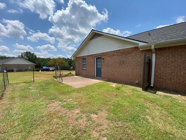 Building Photo - PRE LEASING AUGUST 2026!