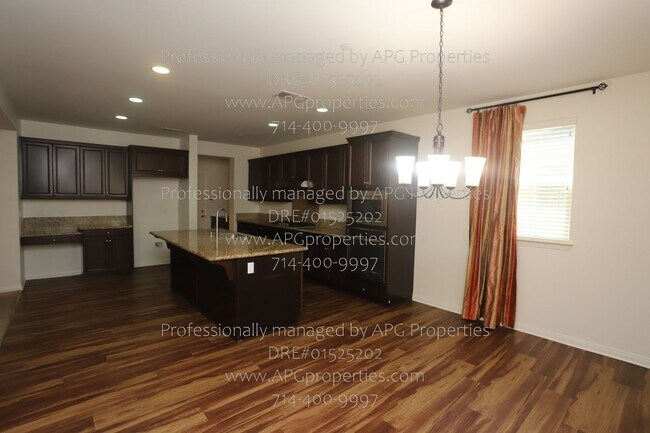 Building Photo - 509 S Trident St