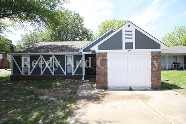 Building Photo - 3879 Briar Pl