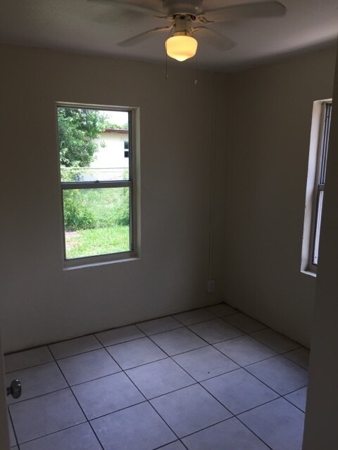 Building Photo - 2-1 Apartment