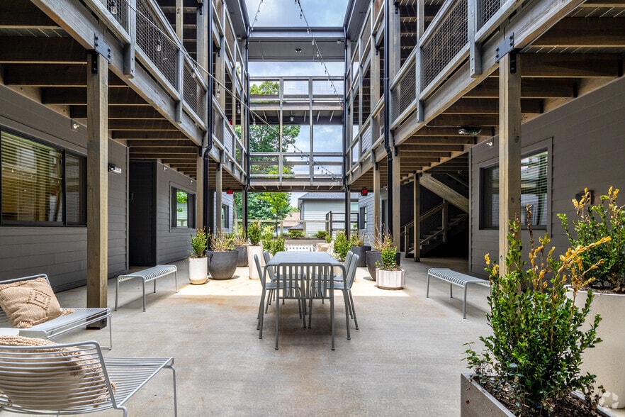 Courtyard - Millhouse