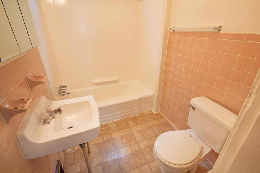 Building Photo - 426 Biddle Ave