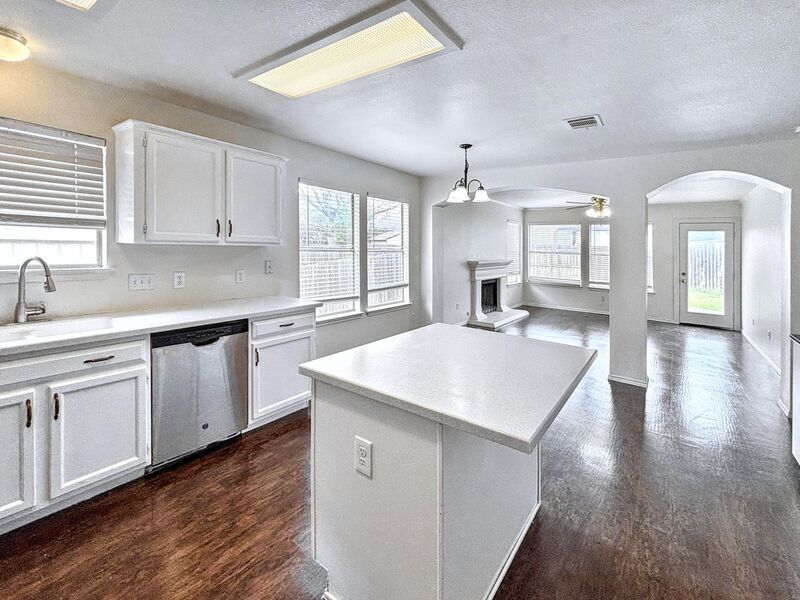 Building Photo - 1502 Sundance Dr