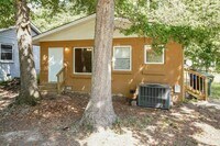 Building Photo - Two Bedroom Home