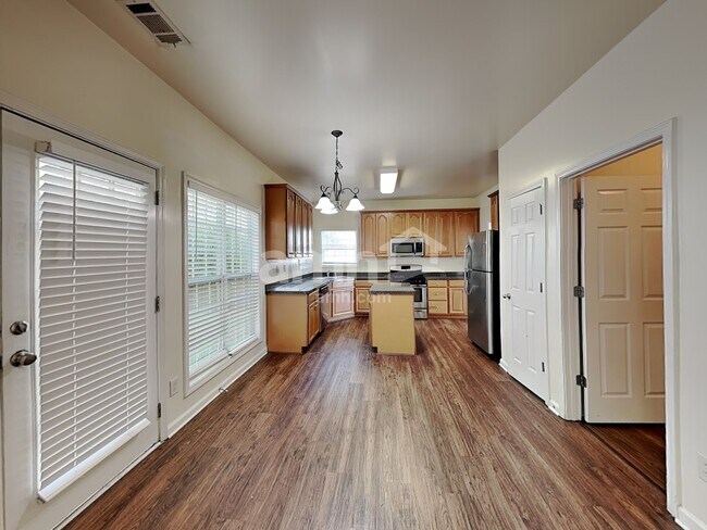 Building Photo - 383 Vine Mountain Way