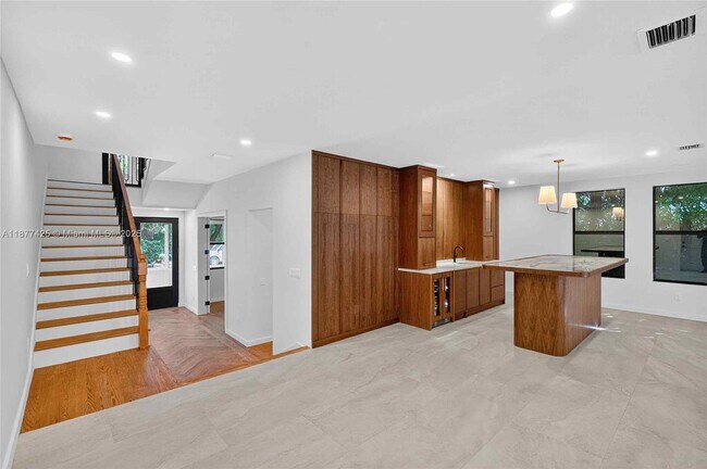 Building Photo - 2330 Overbrook St