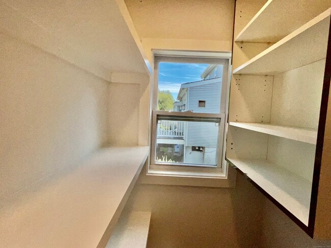 Building Photo - 46 Silvermine Ave