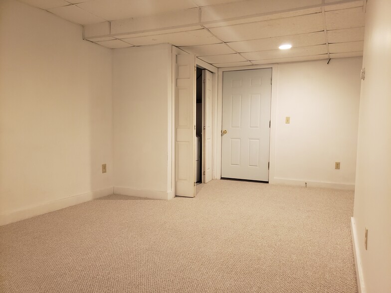 finished basement/laundry rm - 2864 Fort Bridgman Rd