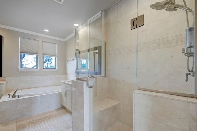 Building Photo - 8906 Lakeshore Bend Dr