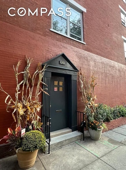 Building Photo - 66 Jane St