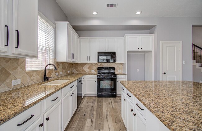 Building Photo - 12935 Northpointe Bend Dr