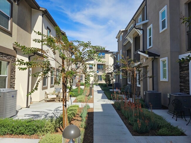 Building Photo - 11737 Florence Ave