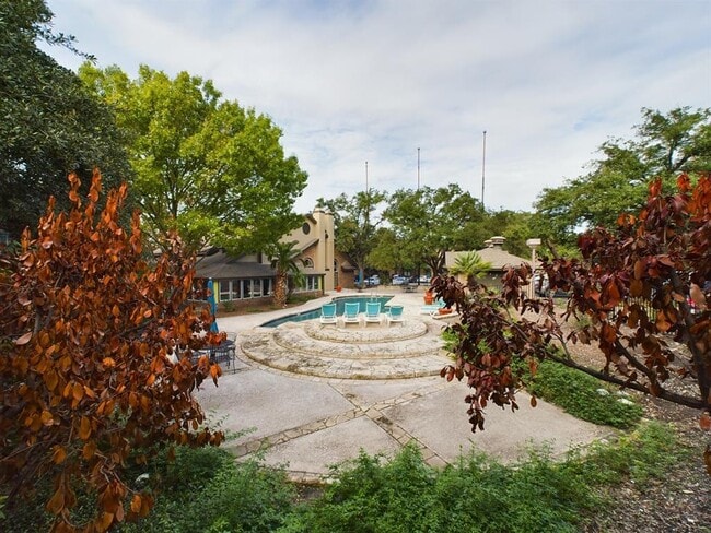 Building Photo - 7685 Northcross Dr