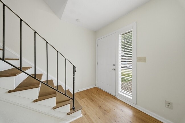 Building Photo - 3321 Rainier Ct
