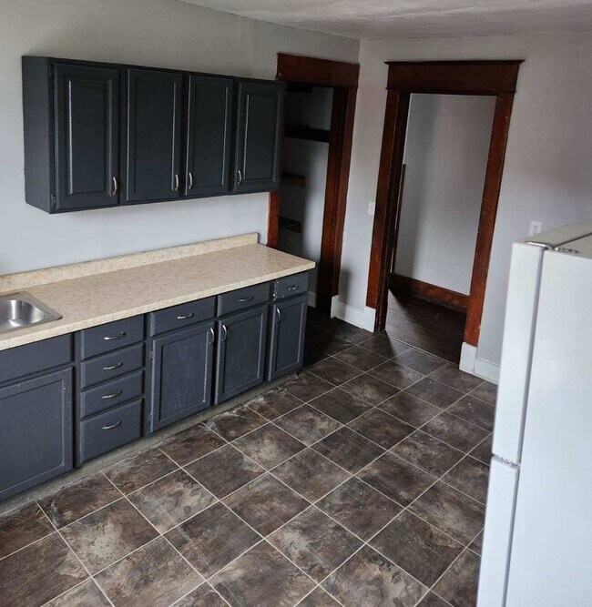 Building Photo - 2047 W 6th St