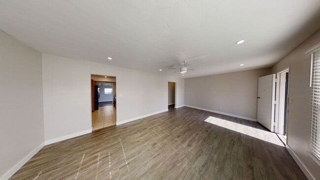 Building Photo - Renovated 3BD/1BA! Great Yard!
