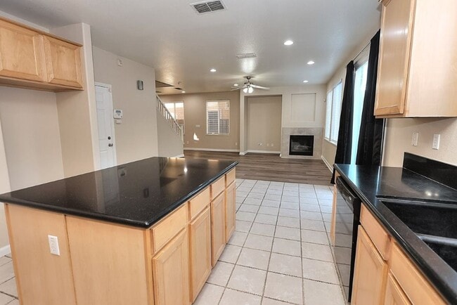 Building Photo - Beautiful 4 Bed 3 full bath Natomas Home!!