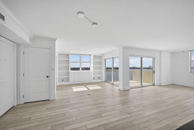 Building Photo - 2600 N Flagler Dr