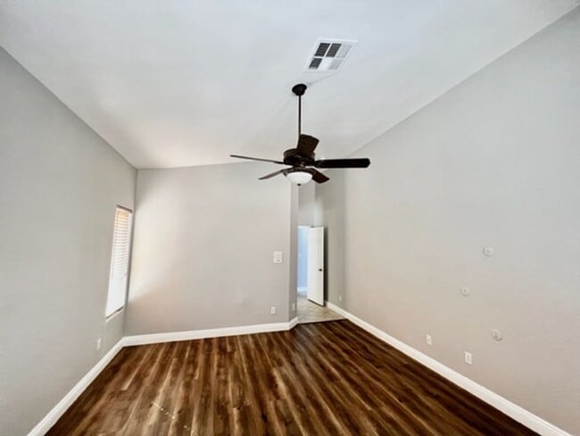 Building Photo - Beautiful 1 Story house located in the Northwest