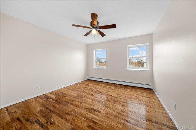 Building Photo - 410 Jericho Tpke