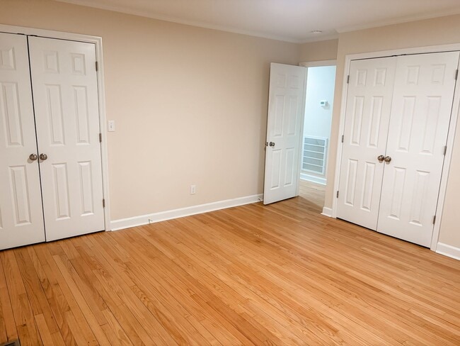 Building Photo - 609 E Chelly St