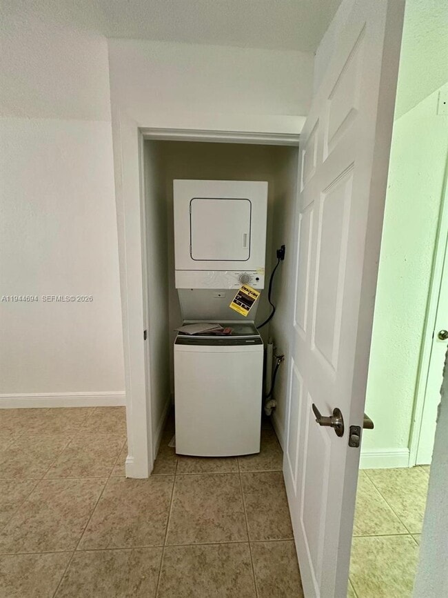 Building Photo - 984 W 40th St