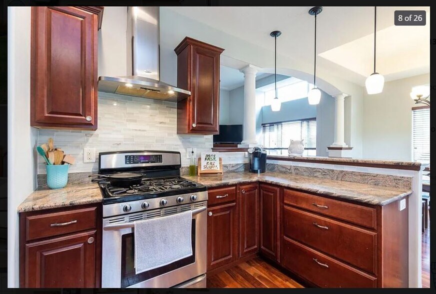 Building Photo - 2103 Glen Oaks