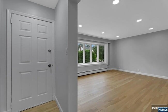 Building Photo - 62 Reid Ave