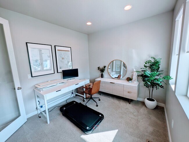 Building Photo - Lovely, spacious, newly built Lehi House!!