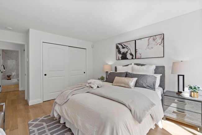 Building Photo - BEAUTIFULLY REMODELED CATHEDRAL HILL CONDO...