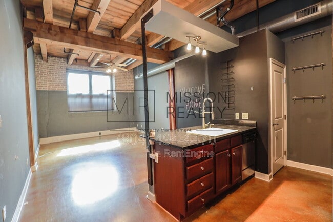 Building Photo - 815 Porter St