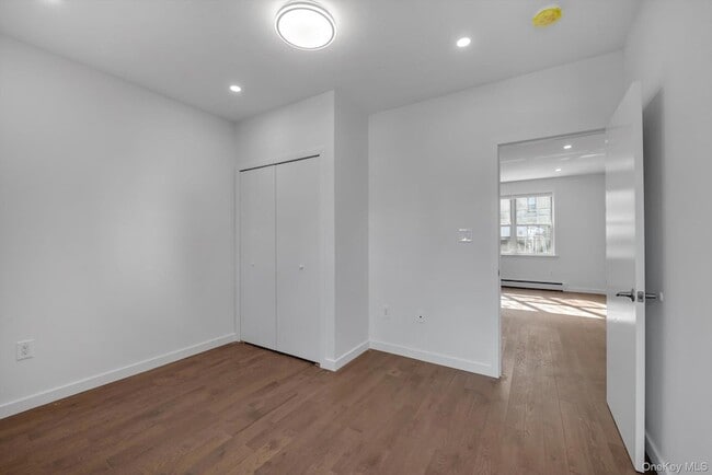 Building Photo - 609 Ovington Ave