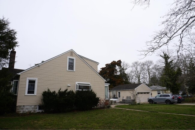 Building Photo - 101 W Meyran Ave