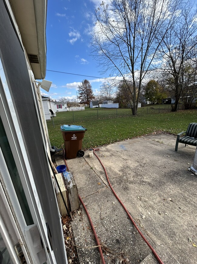 Building Photo - 408 E Broadwell St