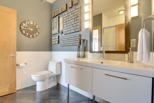 Building Photo - 521 S 7th St