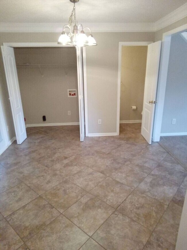 Building Photo - Great Home Close To Historical Downtown Matthews!