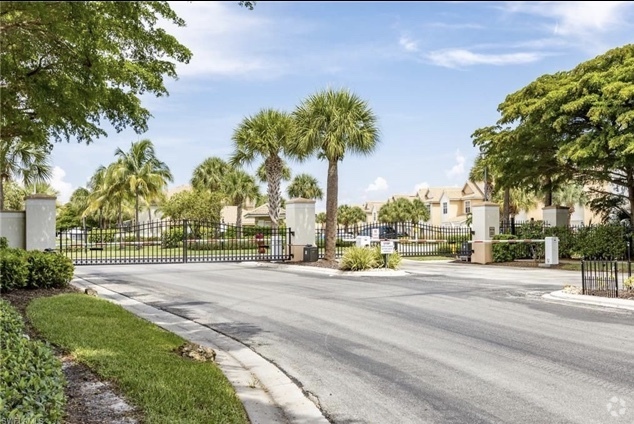 Building Photo - 8361 Village Edge Cir