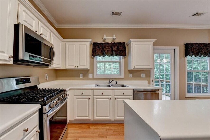 Building Photo - 2172 Woodbriar Dr