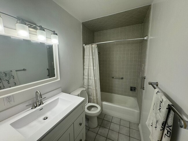 Building Photo - Charming La Mirada Home on a Quiet Tree-Lined Street – Spacious 3 Bedroom!