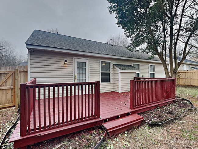 Building Photo - 607 Kingville Dr