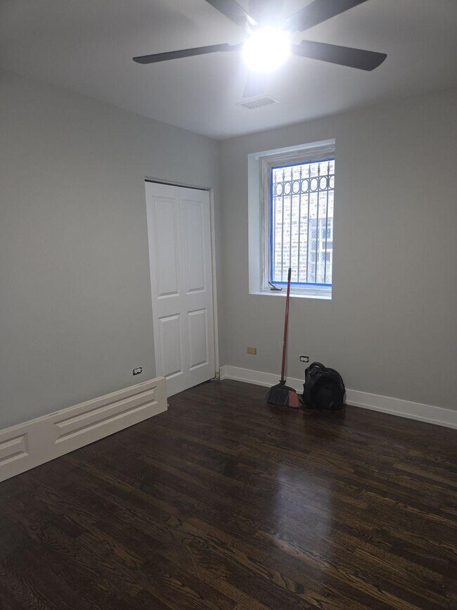 Building Photo - 3 bedroom in Chicago IL 60647