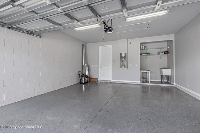 Building Photo - 7544 Loren Cove Dr