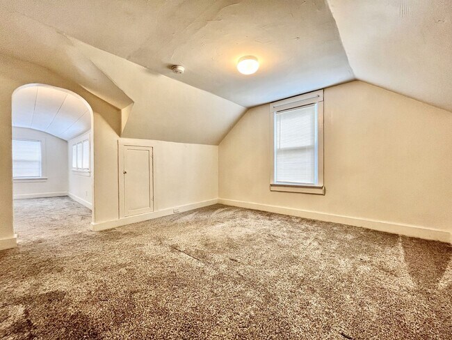 Building Photo - 2130 Bourdon St