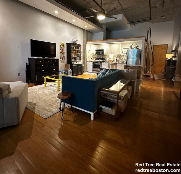 Primary Photo - 150 Porter St