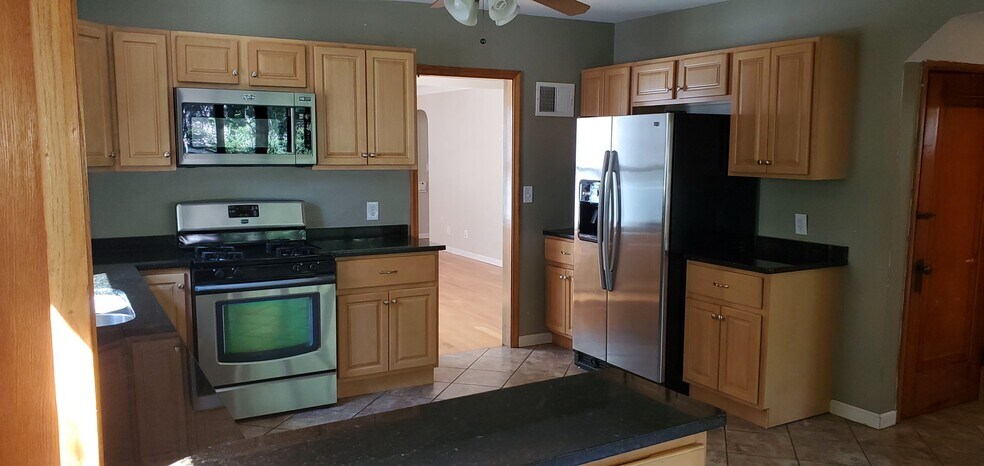 Kitchen with Custom Maple Cabinets and Granite Countertops - 2923 Arthur St NE