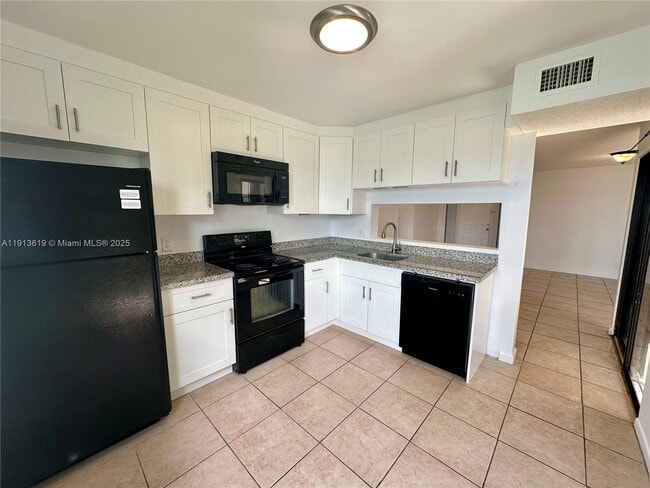 Building Photo - 1400 Jefferson Dr