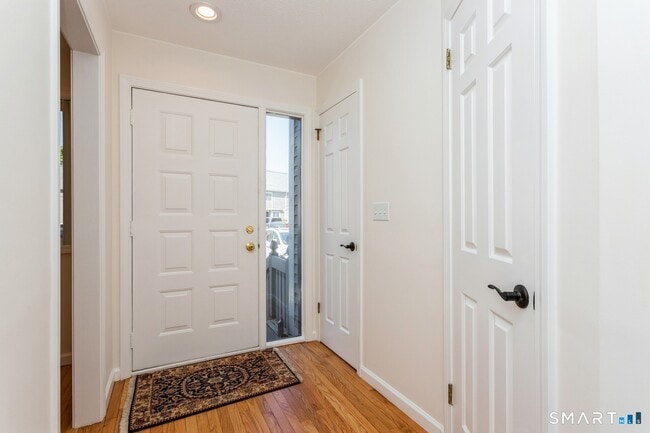 Building Photo - 33 Strathmore Ln