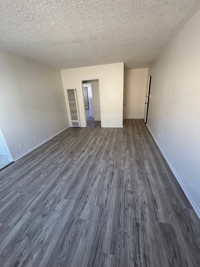 Building Photo - 314 N Market St